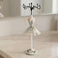 mannequin-shaped-accessories-stand