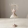 mannequin-shaped-accessories-stand