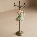 mannequin-shaped-accessories-stand