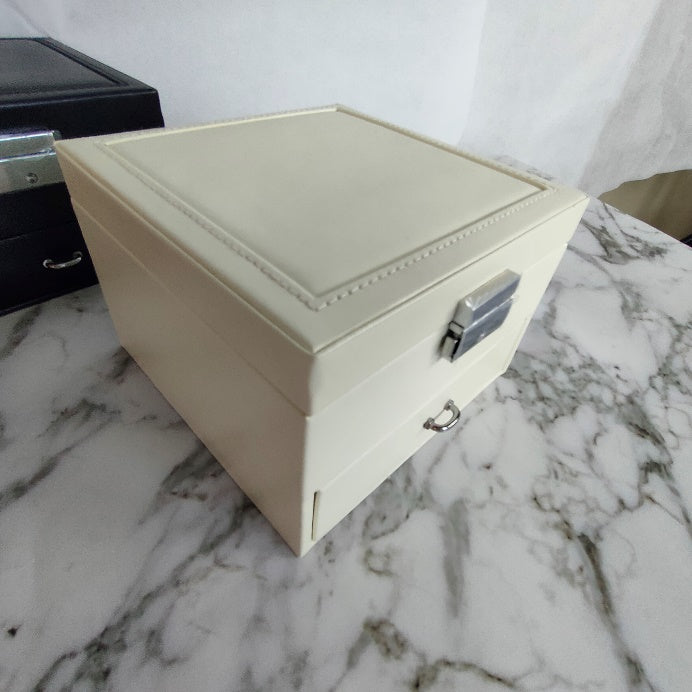 Jewelery box (LG 656-2-02)